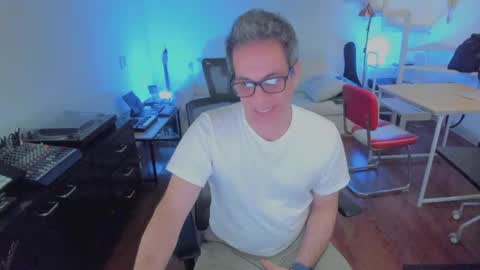 Snapshot of andy0pandi chatting on 09.22.25 Andrew online show from 09.22.25