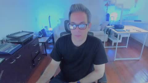 Snapshot of andy0pandi chatting on 11.19.25 Andrew online show from 11.19.25