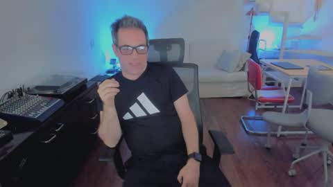 Snapshot of andy0pandi chatting on 12.16.25 Andrew online show from 12.16.25