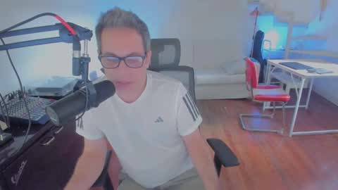 Snapshot of andy0pandi chatting on 12.19.25 Andrew online show from 12.19.25