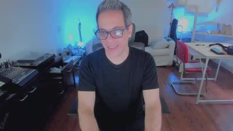 Snapshot of andy0pandi chatting on 12.22.25 Andrew online show from 12.22.25