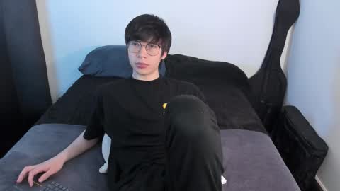 Snapshot of andy_bankai chatting on 03.26.26 twx Andy twink3 online show from 03.26.26