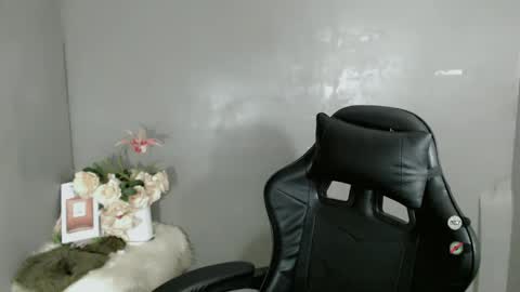 Snapshot of andy_coco chatting on 02.22.25 Kisha online show from 02.22.25