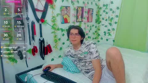 Snapshot of andy_gray01 chatting on 02.05.25 Andy Gray online show from 02.05.25