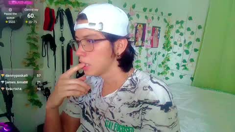 Snapshot of andy_gray01 chatting on 02.05.25 Andy Gray online show from 02.05.25