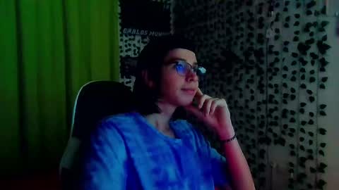 Snapshot of andy_gray01 chatting on 10.04.25 Andy Gray online show from 10.04.25