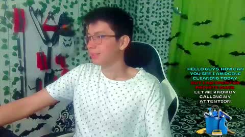 Snapshot of andy_gray01 chatting on 11.08.25 Andy Gray online show from 11.08.25