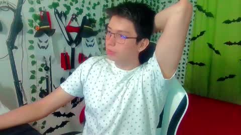 Snapshot of andy_gray01 chatting on 11.23.25 Andy Gray online show from 11.23.25