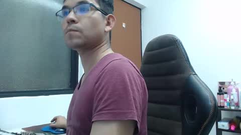 Snapshot of andyisasexmirrage chatting on 12.28.24 Andres online show from 12.28.24