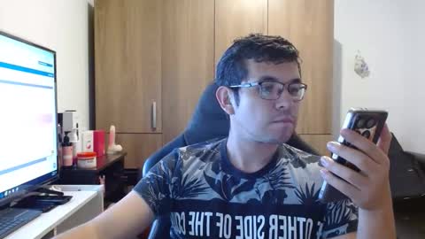 Snapshot of andyisasexmirrage chatting on 12.14.25 Andres online show from 12.14.25