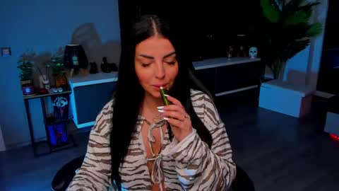 Snapshot of anemariejolie chatting on 05.17.26 Anne online show from 05.17.26