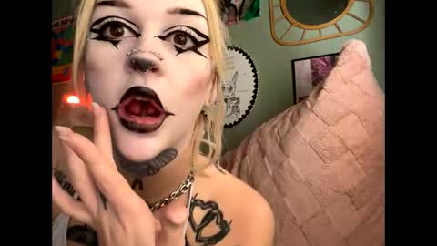 Snapshot of ang3lmorgu3 chatting on 12.18.25 ang3lmorgu3 online show from 12.18.25