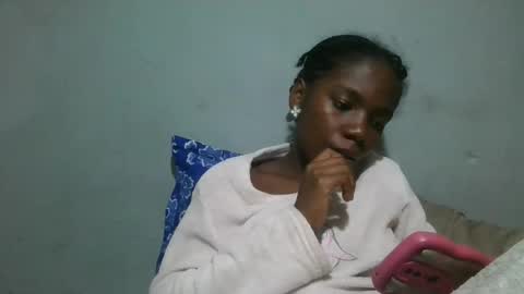Snapshot of angeeliine chatting on 06.08.26 angeeliine online show from 06.08.26