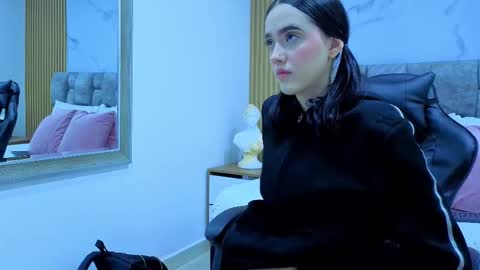 Snapshot of angel__kiss chatting on 10.26.25 angel__kiss online show from 10.26.25