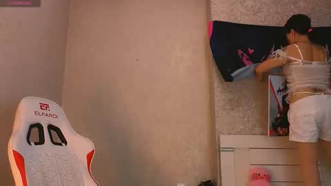 Snapshot of angel_asia_ chatting on 12.18.25 angel_asia_ online show from 12.18.25