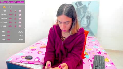 Snapshot of angel_blondie_ chatting on 12.18.24 Anglica online show from 12.18.24
