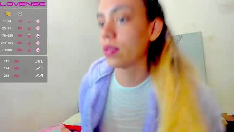 Snapshot of angel_blondie_ chatting on 10.01.25 Anglica online show from 10.01.25