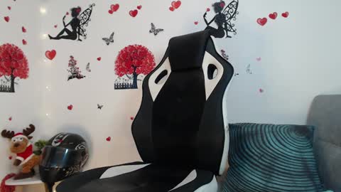 Angel Curl online show from 01.25.25