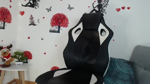 Angel Curl online show from 02.05.25