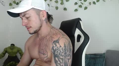 Snapshot of angel_curl chatting on 12.20.25 Angel Curl online show from 12.20.25