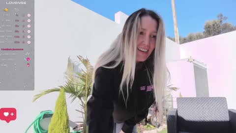 Snapshot of angel_danm_milf chatting on 01.16.25 Patricia - online show from 01.16.25