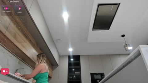 Snapshot of angel_danm_milf chatting on 02.06.25 Patricia - online show from 02.06.25