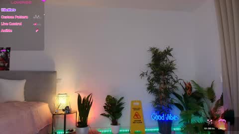 Snapshot of angel_danm_milf chatting on 11.10.25 Patricia - online show from 11.10.25