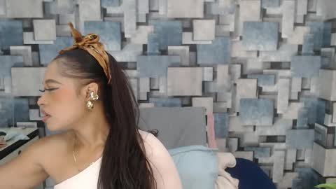 Snapshot of angel_dthroat chatting on 12.15.25 ANGHEL online show from 12.15.25