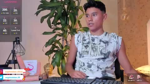 Snapshot of angel_esteban_fx chatting on 02.01.25 ngel Esteban online show from 02.01.25