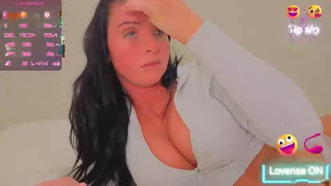 Snapshot of angel_ique chatting on 03.10.26 angel_ique online show from 03.10.26