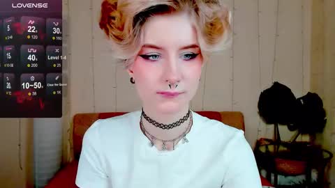 Snapshot of angel_julles chatting on 11.10.25 Angel Dust online show from 11.10.25