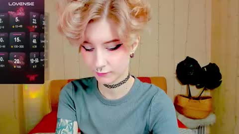 Snapshot of angel_julles chatting on 11.14.25 Angel Dust online show from 11.14.25