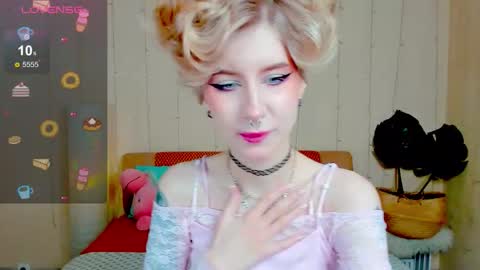 Snapshot of angel_julles chatting on 11.16.25 Angel Dust online show from 11.16.25