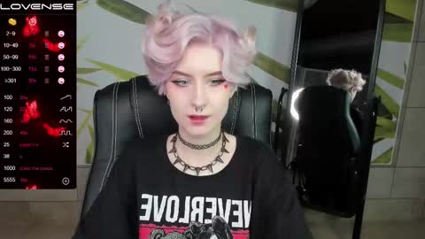 Snapshot of angel_julles chatting on 11.23.25 Angel Dust online show from 11.23.25