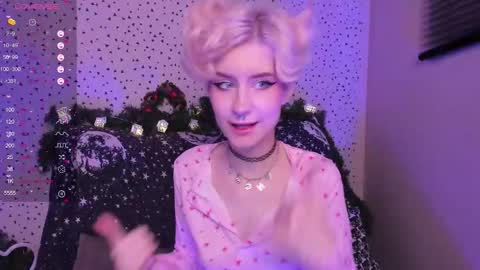 Snapshot of angel_julles chatting on 12.20.25 Angel Dust online show from 12.20.25