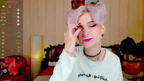 Snapshot of angel_julles chatting on 12.21.25 Angel Dust online show from 12.21.25