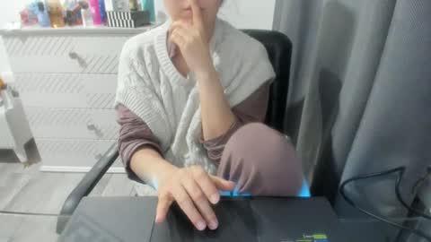 Snapshot of angel_lee__ chatting on 12.06.24 angel_lee__ online show from 12.06.24