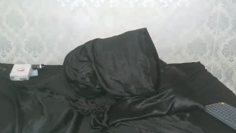 Snapshot of angel_lein chatting on 10.10.25 Angel Lein online show from 10.10.25
