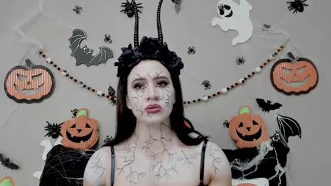 Snapshot of angel_martins chatting on 10.31.25 Angel online show from 10.31.25