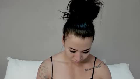 Snapshot of angel_martins chatting on 12.02.25 Angel online show from 12.02.25