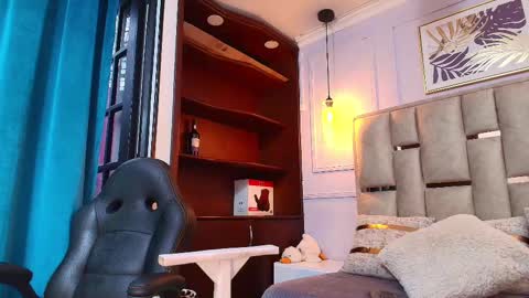 Snapshot of angel_perverted1 chatting on 02.12.25 Nicolle online show from 02.12.25