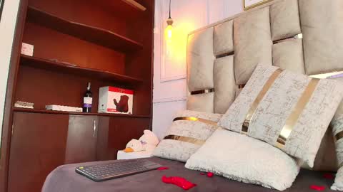 Snapshot of angel_perverted1 chatting on 02.14.25 Nicolle online show from 02.14.25