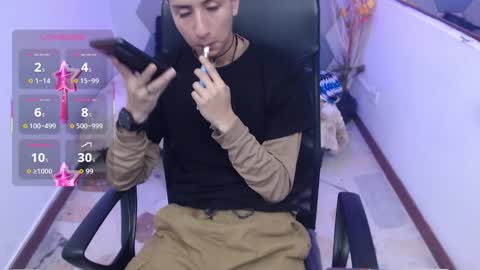 Snapshot of angel_ronson chatting on 12.04.25 Angel online show from 12.04.25