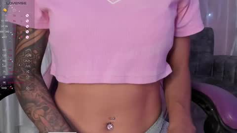 Snapshot of angel_smile18 chatting on 02.10.25 angel online show from 02.10.25