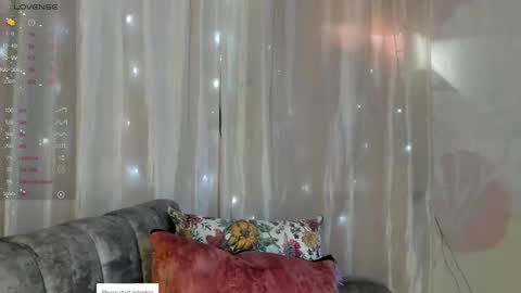 Snapshot of angel_smile18 chatting on 02.17.25 angel online show from 02.17.25