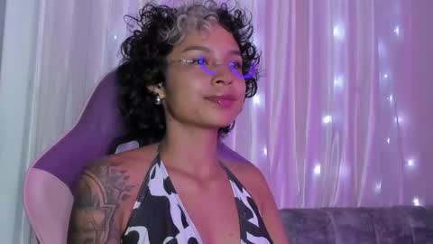 Snapshot of angel_smile18 chatting on 02.26.25 angel online show from 02.26.25