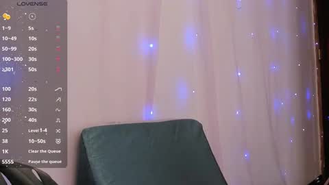 Snapshot of angel_smile18 chatting on 09.16.25 angel online show from 09.16.25