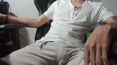 Snapshot of angel_straight chatting on 11.12.25 angel_straight online show from 11.12.25