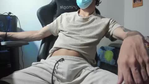 Snapshot of angel_straight chatting on 11.13.25 angel_straight online show from 11.13.25