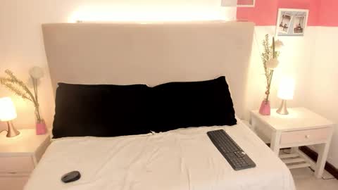 Snapshot of angel_velvet_ chatting on 09.20.25 angel_velvet_ online show from 09.20.25